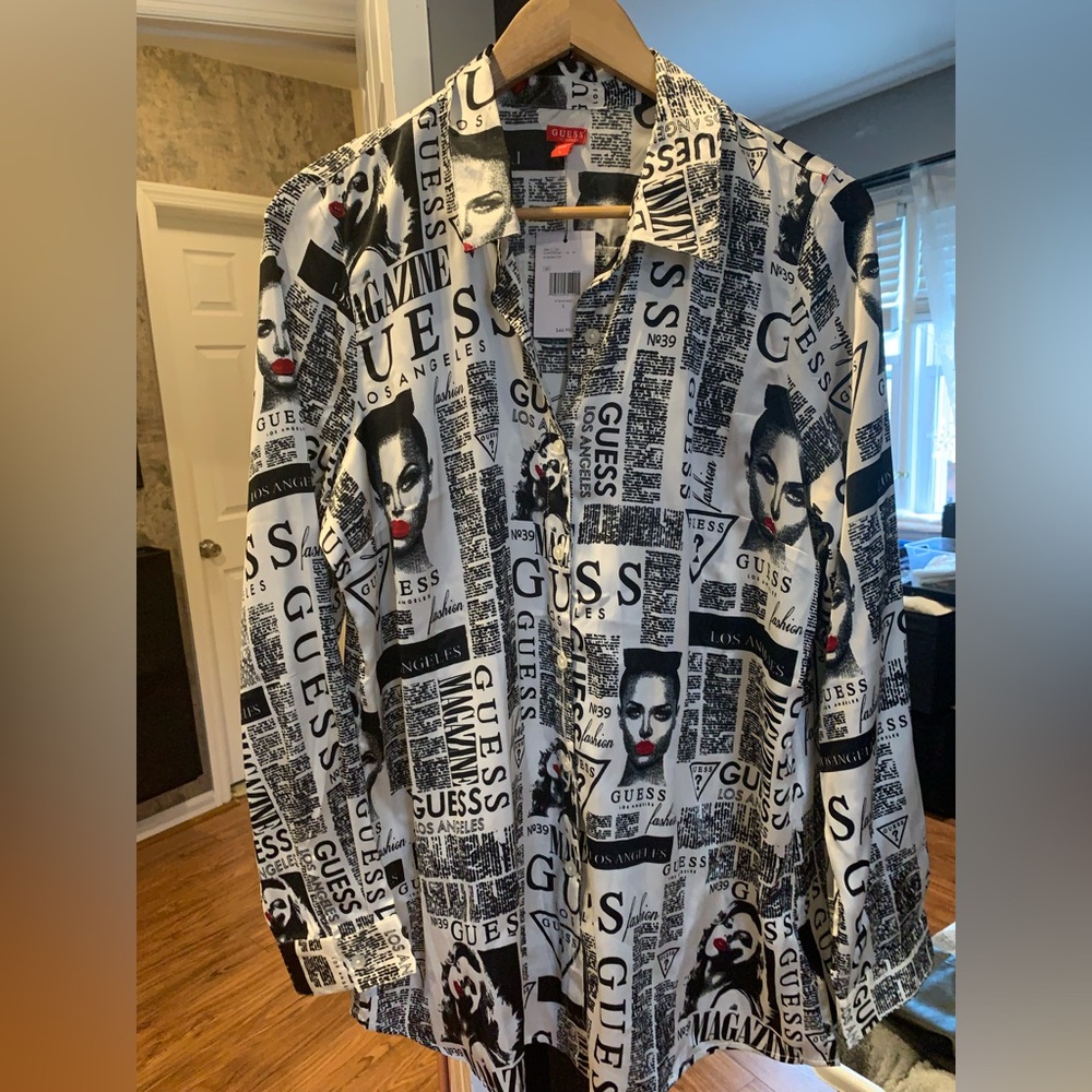 GUESS Newspaper Button down shrit